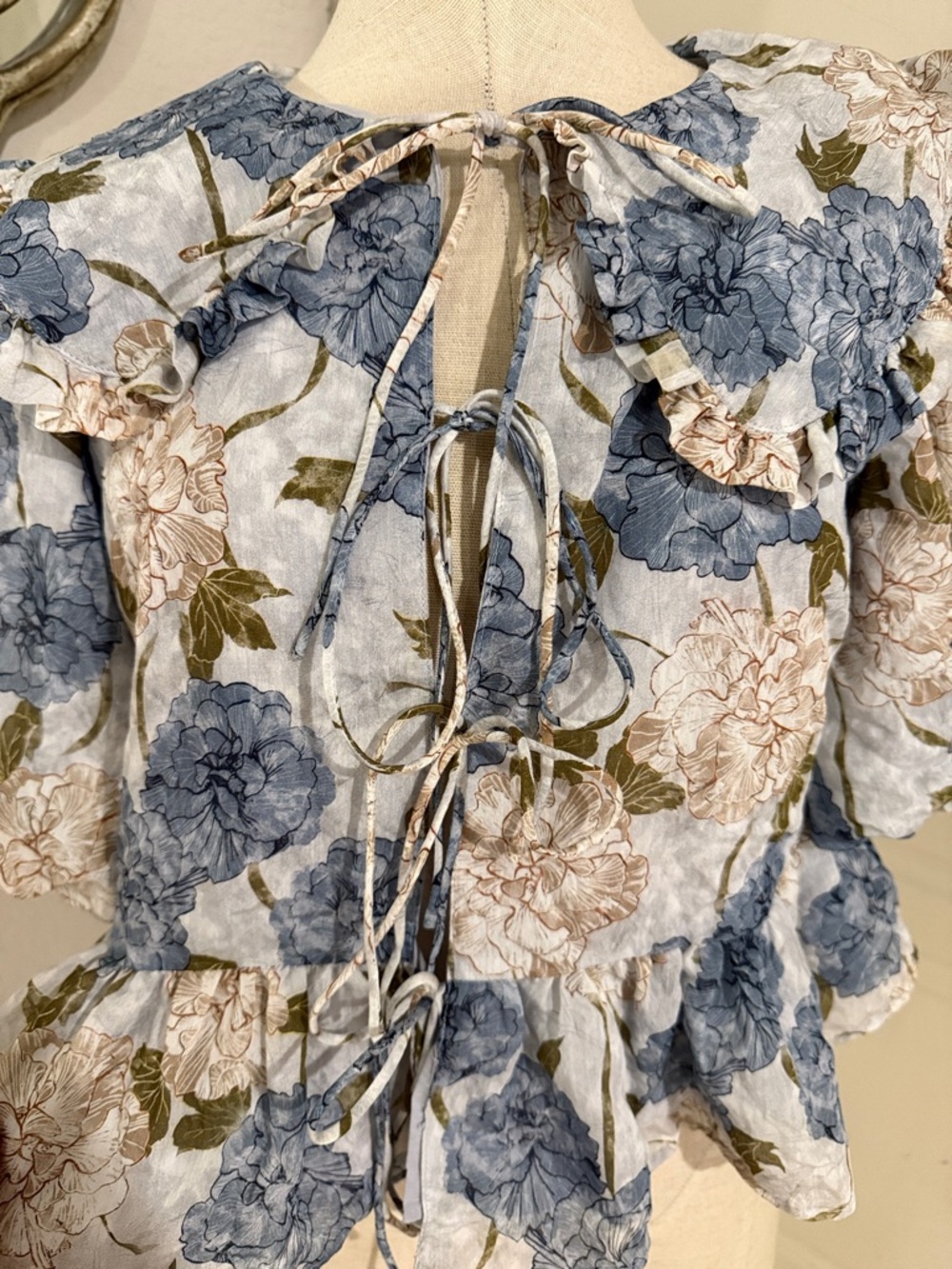 Aureum floral French tie blouse small - Picture 4 of 7